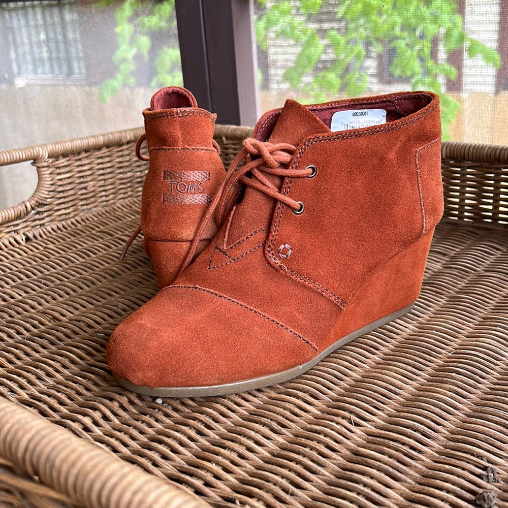 Toms Cognac Wedge shoes size 7.5 women’s